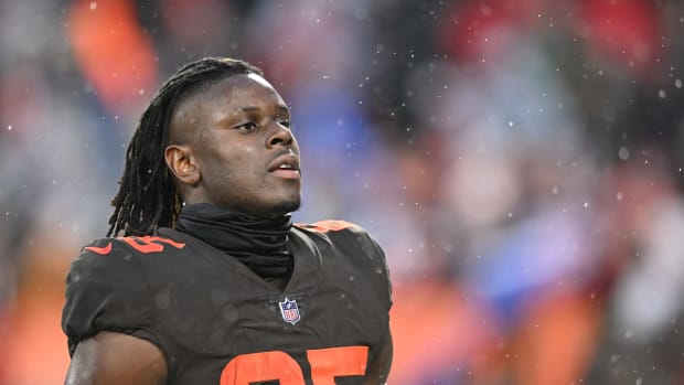 Nov 27, 2022; Cleveland, Ohio, USA; Cleveland Browns tight end David Njoku (85) walks off the field after the Browns beat the Tampa Bay Buccaneers at FirstEnergy Stadium. Mandatory Credit: Ken Blaze-USA TODAY Sports